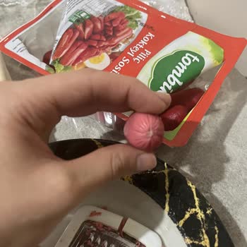 BİM Sosisin İçinden Şeffaf Plastik Parça Çıktı