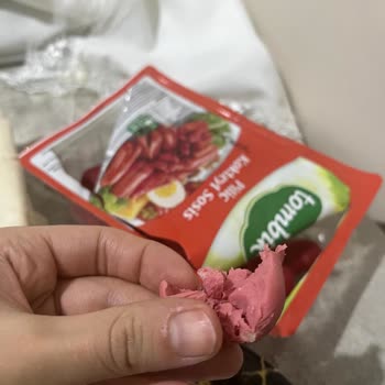 BİM Sosisin İçinden Şeffaf Plastik Parça Çıktı