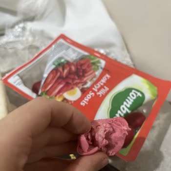 BİM Sosisin İçinden Şeffaf Plastik Parça Çıktı