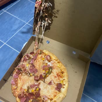 Pizza Hut Kötü Görünen Ve Lezzetsiz Pizza