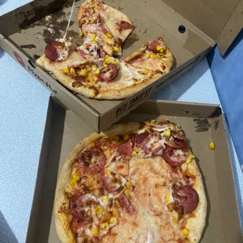 Pizza Hut Kötü Görünen Ve Lezzetsiz Pizza