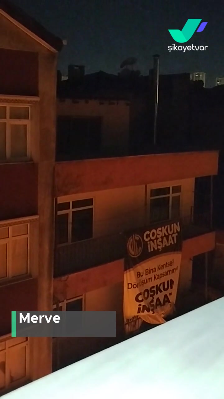 İBB - Çatıda Mahsur Kalan Kediye Yardım Etmediler! videonun kapak resmi