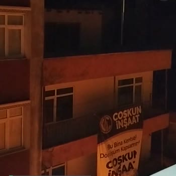 İBB - Çatıda Mahsur Kalan Kediye Yardım Etmediler!