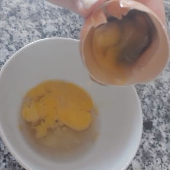 BİM Yumurtaları İçleri Çürümüş Bir Şekilde Çıktı