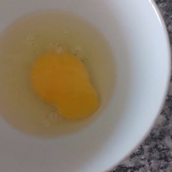 BİM Yumurtaları İçleri Çürümüş Bir Şekilde Çıktı