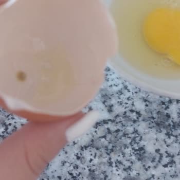 BİM Yumurtaları İçleri Çürümüş Bir Şekilde Çıktı