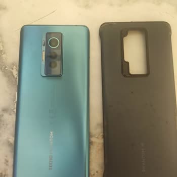 Tecno Mobile Phantom X Aksesuar Tedarik Edilmiyor