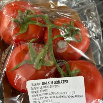 Sakarya/Serdivan'da Bulunan A101 İn Küflü Sebze Satması