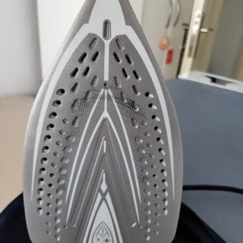 Arzum Ar6025 İsimli Ütü Kıyafetleri Yakıyor