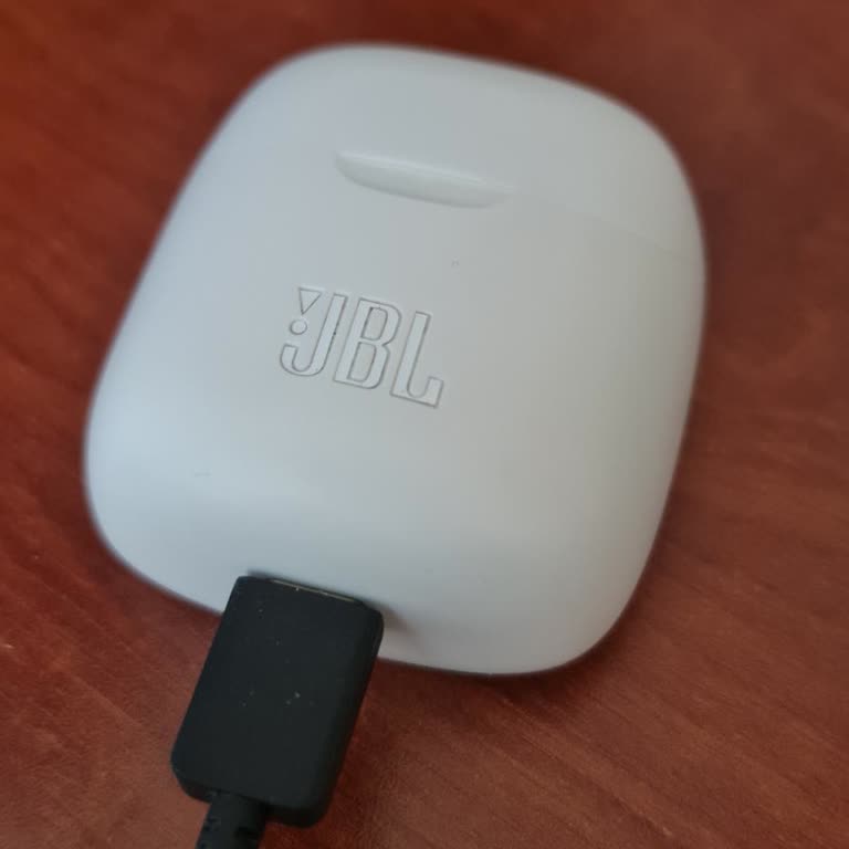 JBL Tune 225TWS Kulaklıkta Şarj Sorunu