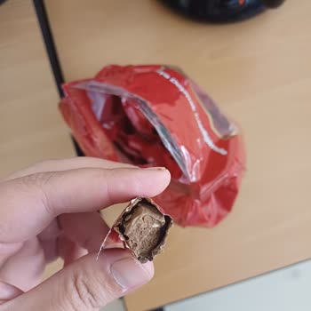 Tadelle Paketinin İçinden Isırılmış Tadelle Çıkması