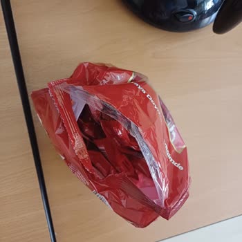 Tadelle Paketinin İçinden Isırılmış Tadelle Çıkması