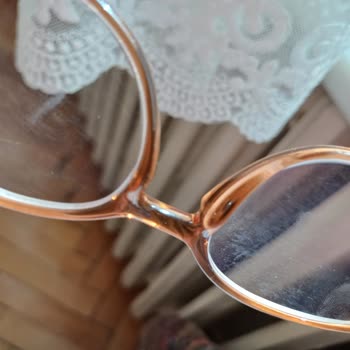 Atasun Optik Cam Çizikleri Bulanık Görüntü