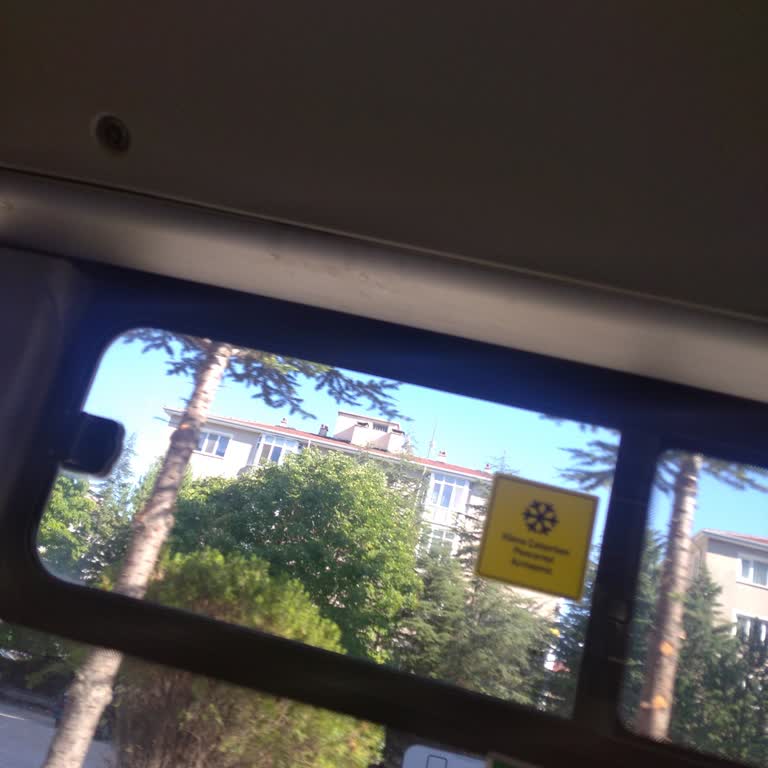 Eskişehir Büyükşehir Belediyesi Eskişehir Otobüsleri Tavandan Su Damlatıyor