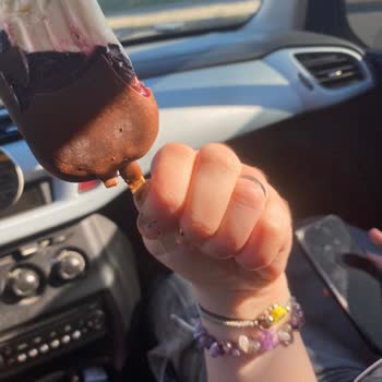 Magnum İnce Kırık Tahta Dondurmanın İçinde