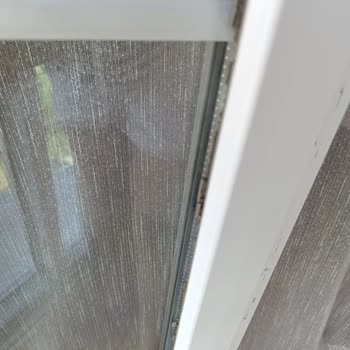 Adopen Pencere Fitilleri Sökülüyor Düşüyor