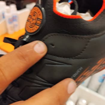 FLO Kinetix Halı Saha Ayakkabı.