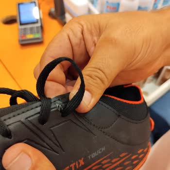 FLO Kinetix Halı Saha Ayakkabı.