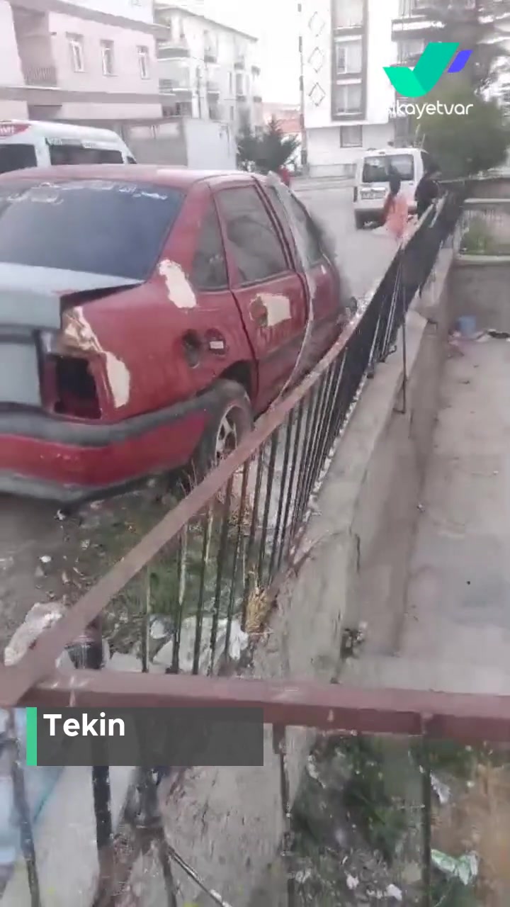 Ankara Emniyet Müdürlüğü Aracın Buradan Alınmasını İstiyoruz Bina Sakinleri Olarak! videonun kapak resmi