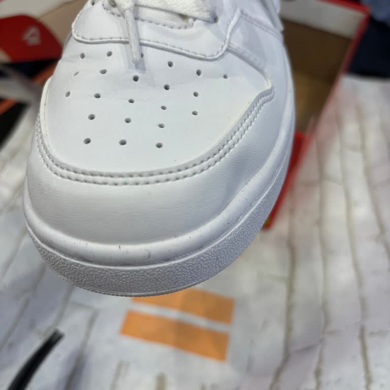 In Street Doğum Günü Hediyesi Hayal Kırıklığı: Hatalı Ayakkabı