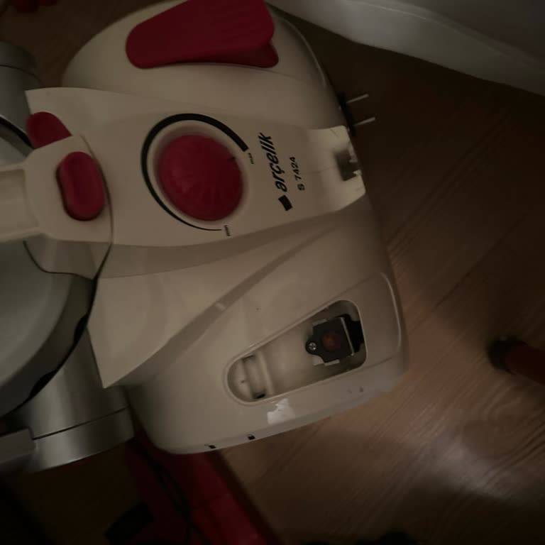 Arçelik Yedek Parça Sorunu: Toz Haznesi Kapağı Kırıldı