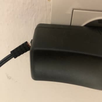 Heifer Şarj Kablosunu Teleri Kopmuş