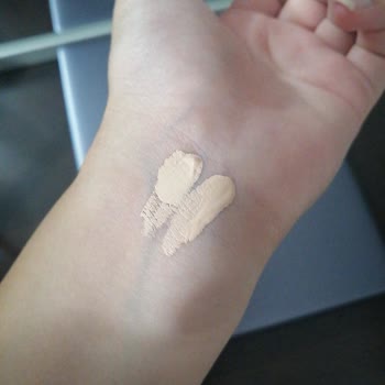 Note Cosmetics Note BB Concealer Cildimde Pul Pul Duruyor