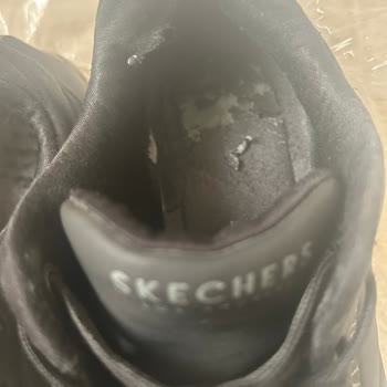 Skechers'ten Uzak Dur