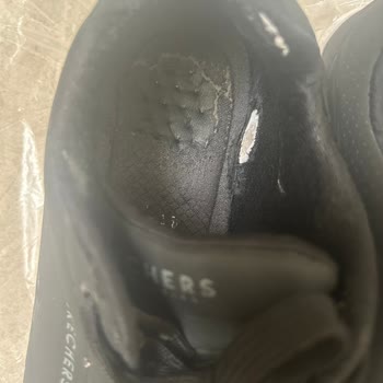 Skechers'ten Uzak Dur