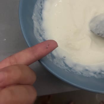 Hipp Marka Bebek Maması İçinden Tel Çıktı!