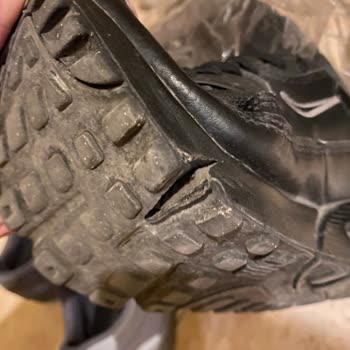 Nike Air Max Ayakkabılarımın Tabanı Çatladı