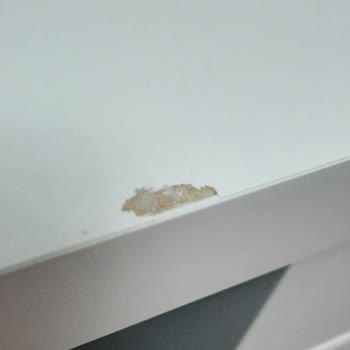 IKEA Lagkapten Masa Kağıt Gibi Soyuluyor
