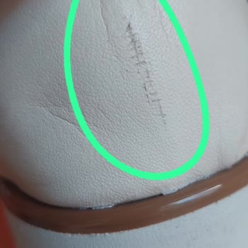 Pelin'in Ayakkabıları Müşterilere Karşı Saygısız Tutum.