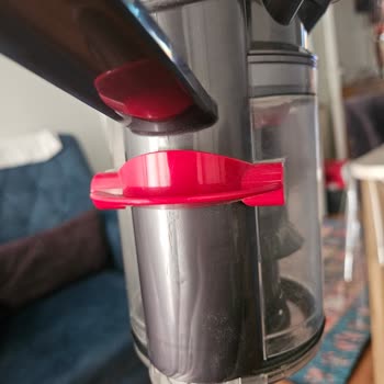 Dyson V12 Toz Haznesi Kapanmıyor