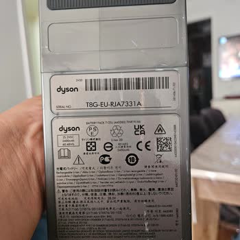 Dyson V12 Toz Haznesi Kapanmıyor