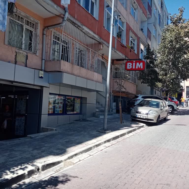 BİM Etiket Okumayı Bilmeyen Sinirli Personel