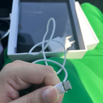 iPhone Apple Kutusundan Sahte Adaptör Çıktı