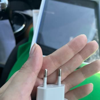 iPhone Apple Kutusundan Sahte Adaptör Çıktı