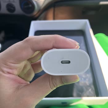 iPhone Apple Kutusundan Sahte Adaptör Çıktı