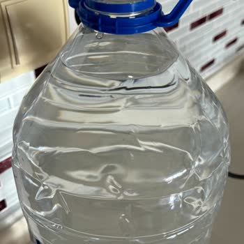 Erimez Kardağ Su Şişesinin İç Kapağında Siyah Boya