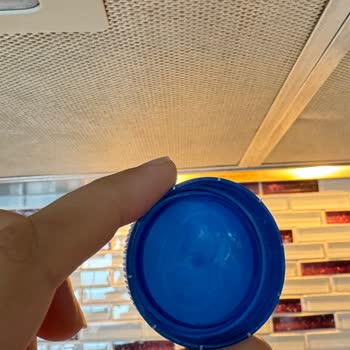 Erimez Kardağ Su Şişesinin İç Kapağında Siyah Boya