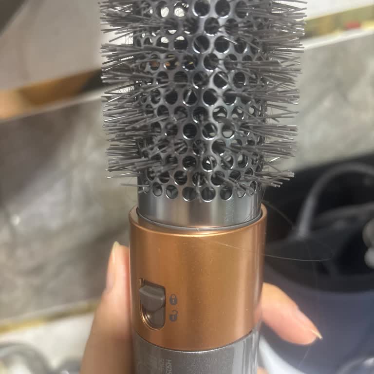 Dyson Airwrap Fön Başlığı Yerinden Çıkıp Duruyor