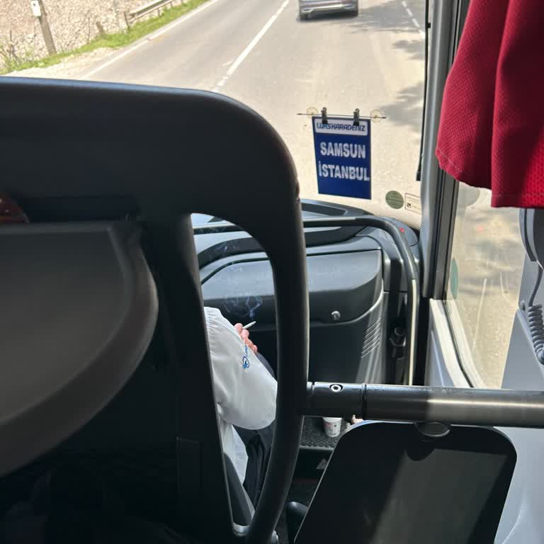 Lüks Karadeniz Şoförler Sürekli Sigara İçerek Yolculuk Yaptı