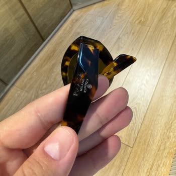 Prada Marka Gözlüğün Logosu Soyuldu!