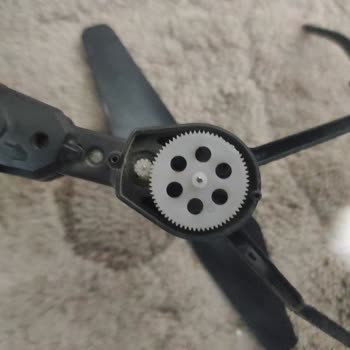 Corby Drones Zoom Pro Dronun Dişlilerinin Aşınması.