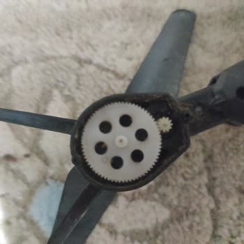 Corby Drones Zoom Pro Dronun Dişlilerinin Aşınması.