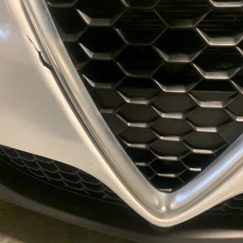 Carvak 2018 Model Alfa Romeo Arka Sağ Kapı Hasarlı Ön Tampon Kırık