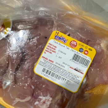 Yemek Sepeti Tarihi Son Gün Olan Tavuk Ürünü Satışı Yapıyor
