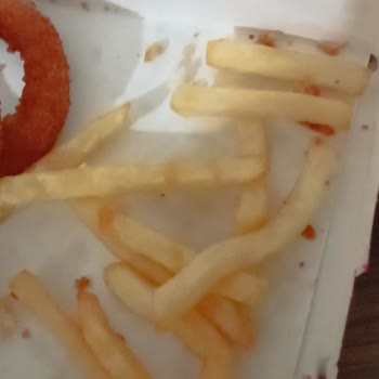 KFC Hamburgerin İçinde Sadece Tavuk Vardı!