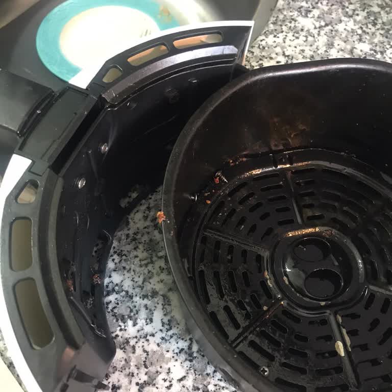 Karaca Züccaciye Airfryer Kalitesiz Malzeme